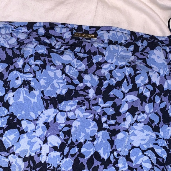 1 MICHAEL KORS BLUE TOP💙 - Picture 6 of 7